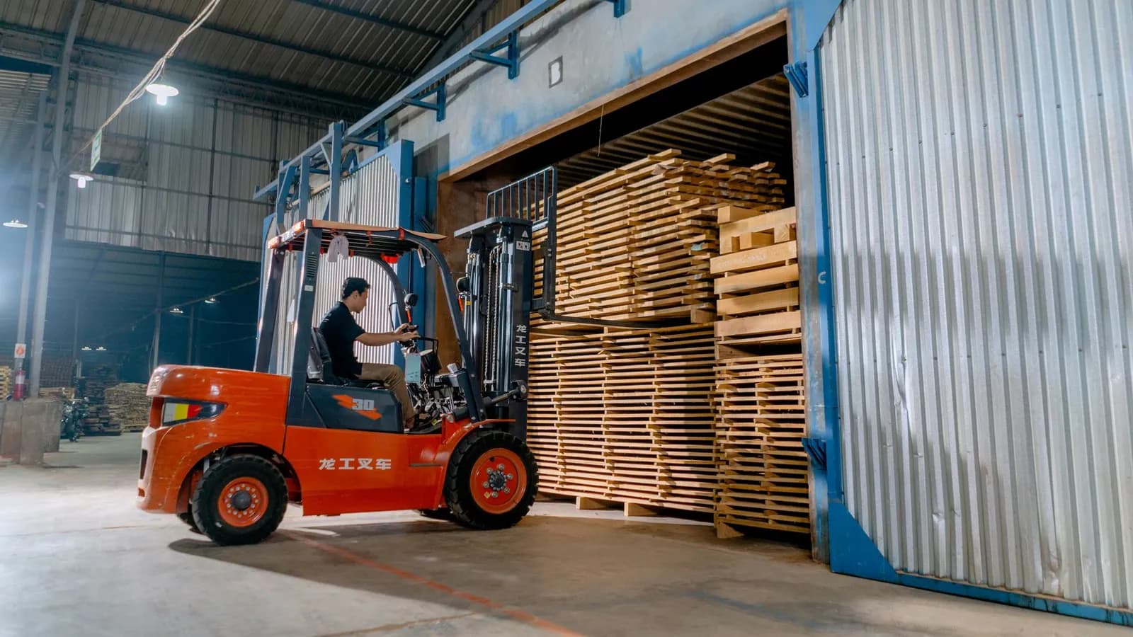 Electric or Semi-Electric Stacker: How to Choose